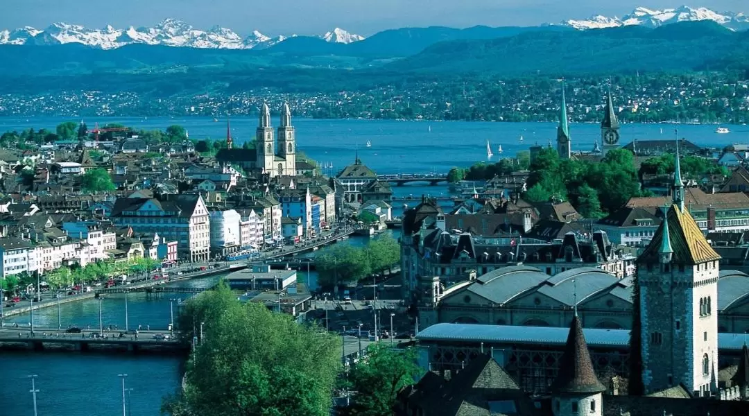 Sunset Tour and Cheese Fondue Dinner in Zurich