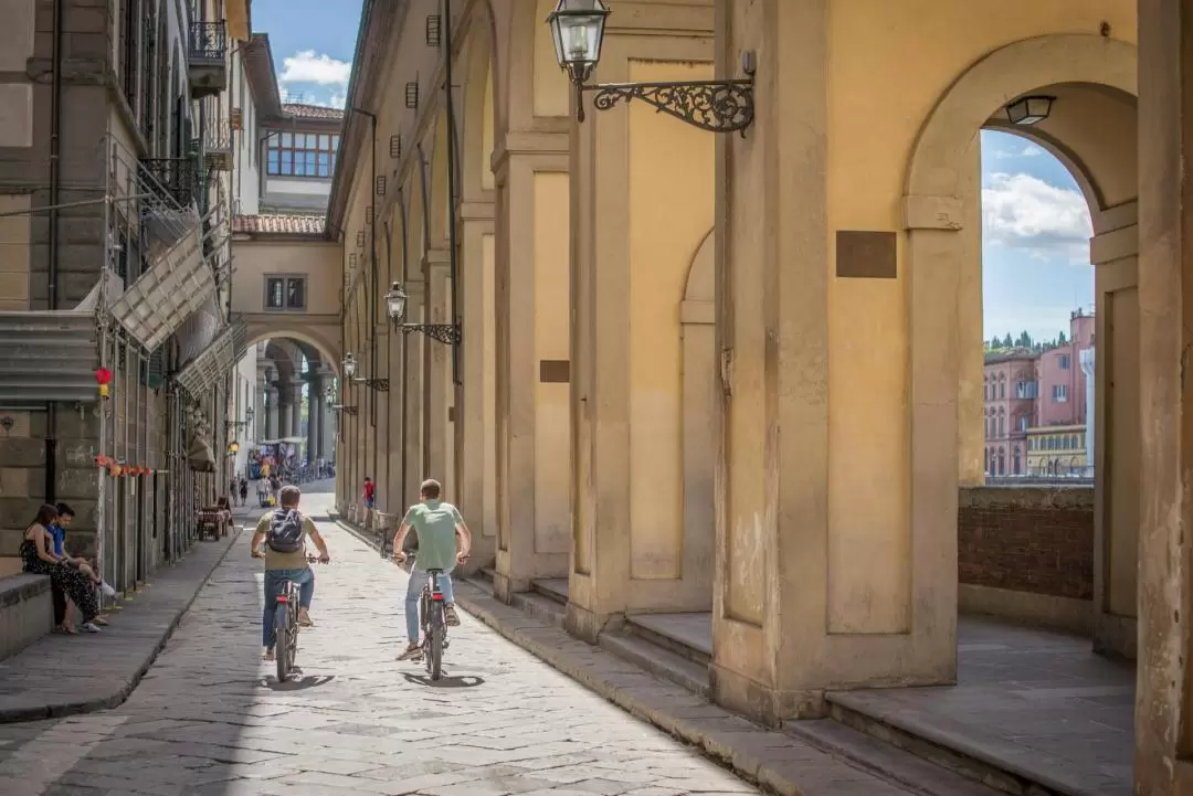 Guided tour of Florence by e-bike with gelato tasting