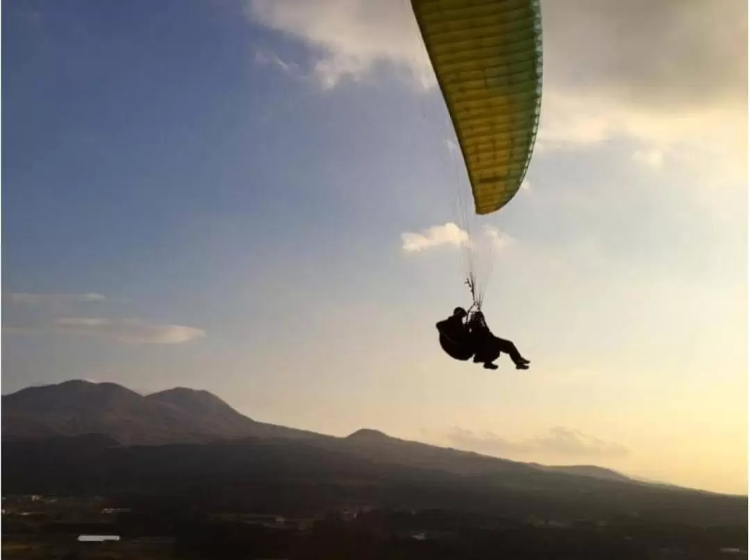 Tandem Paragliding in Aso