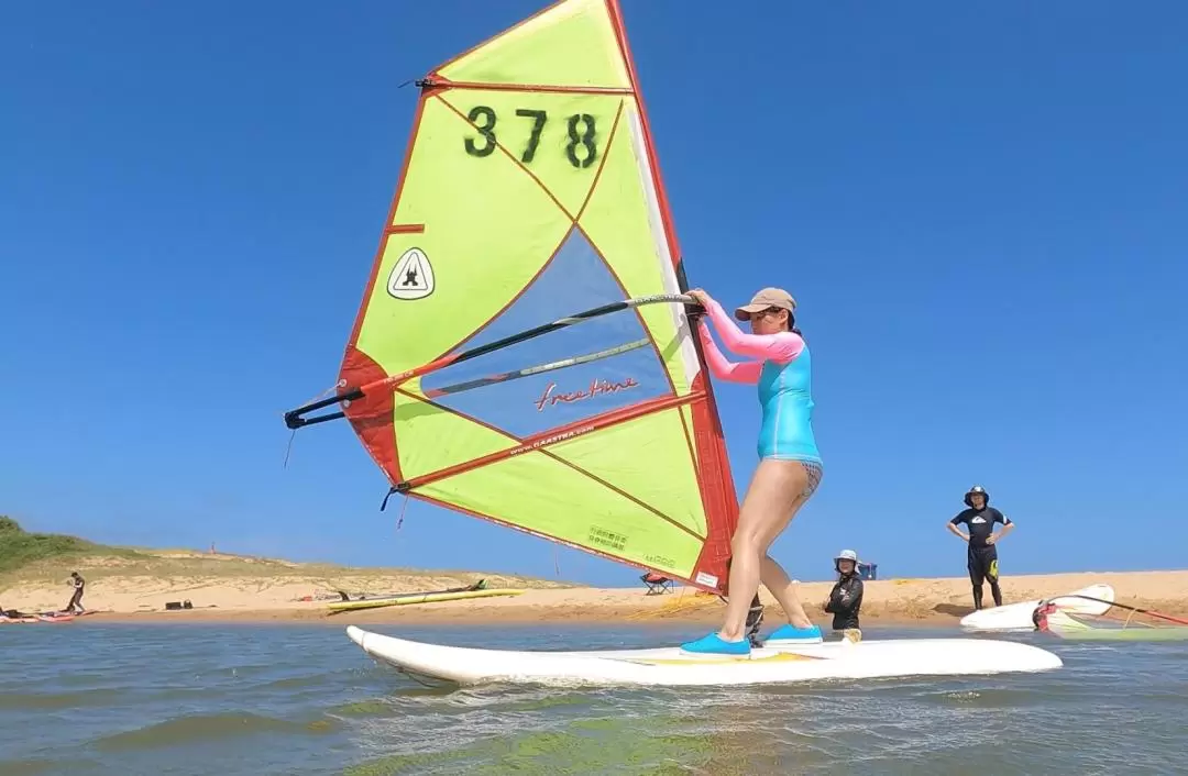 Windsurfing Experience in New Taipei by Now Diving