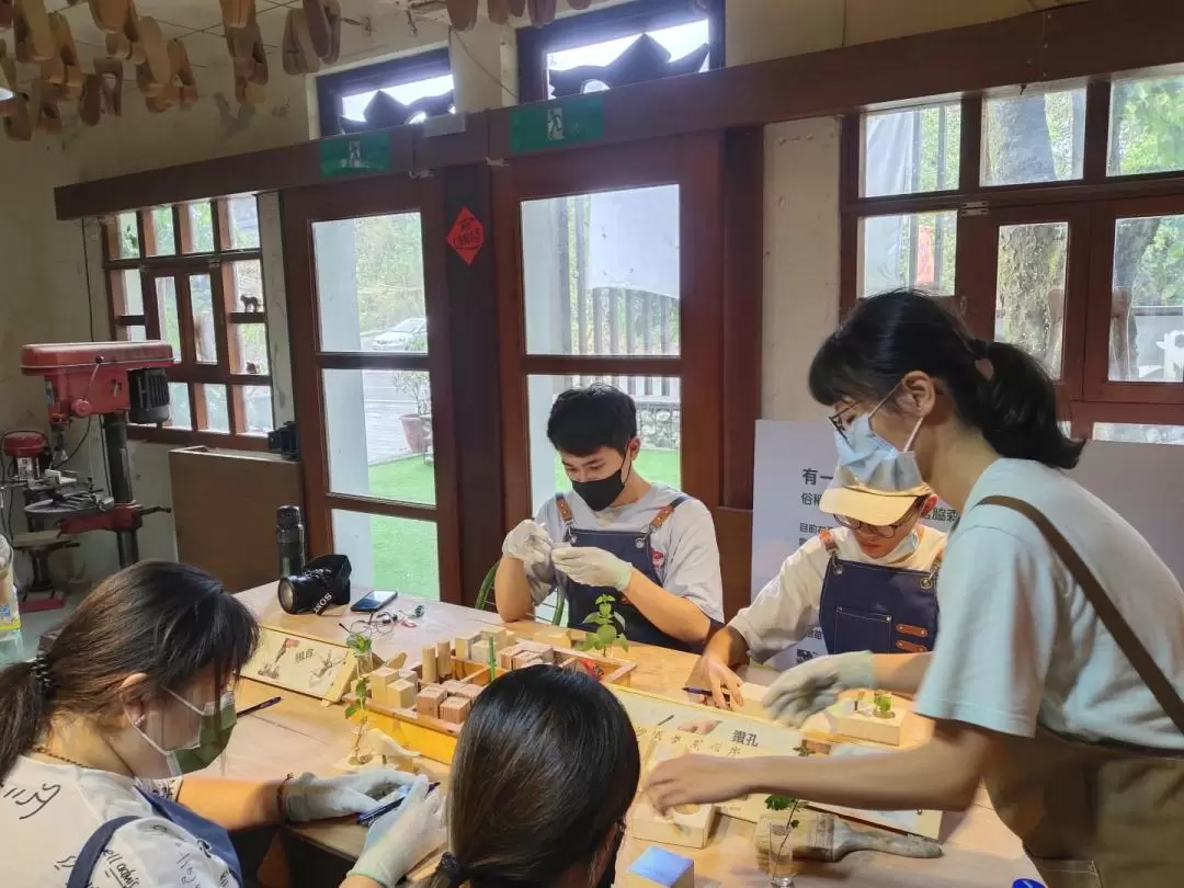 Wooden Vase DIY Experience in Yilan by Baimi Clogs Museum