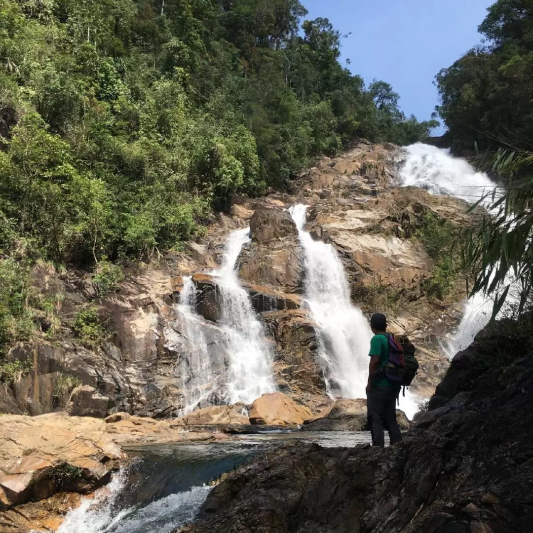 登嘉樓Lata Tembakah瀑布徒步之旅