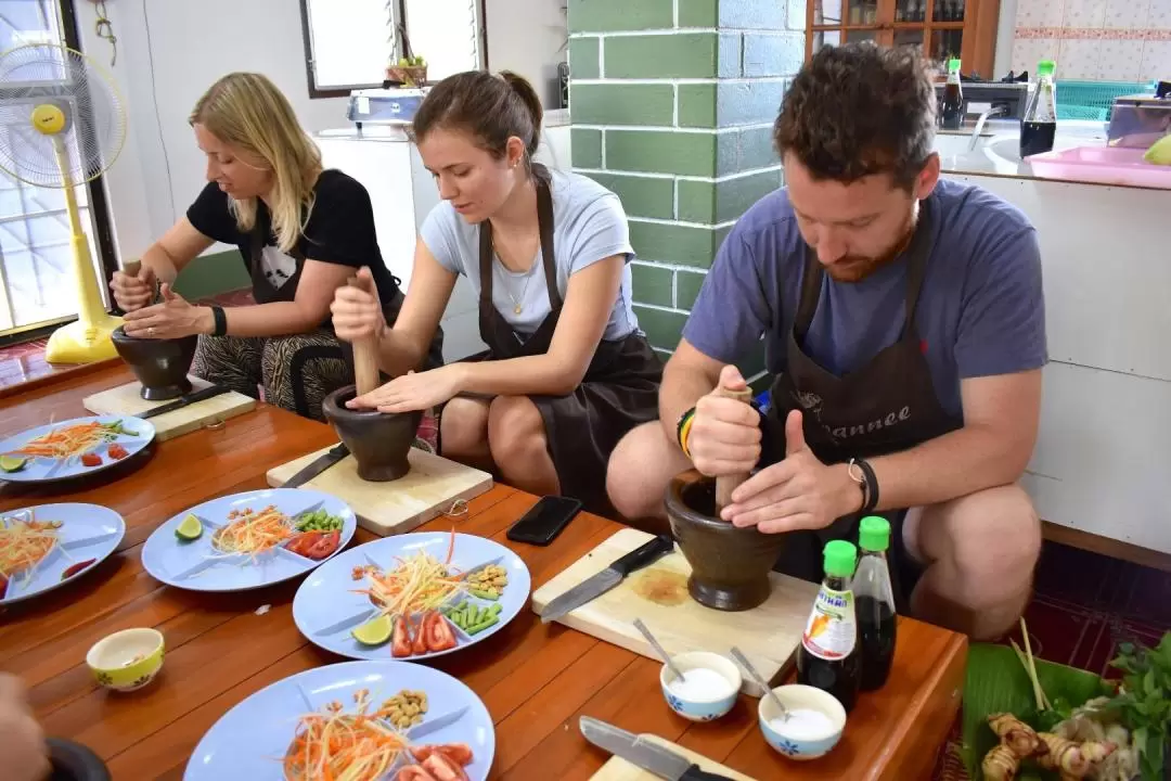 Suwannee Thai Cooking Class with Market Tour