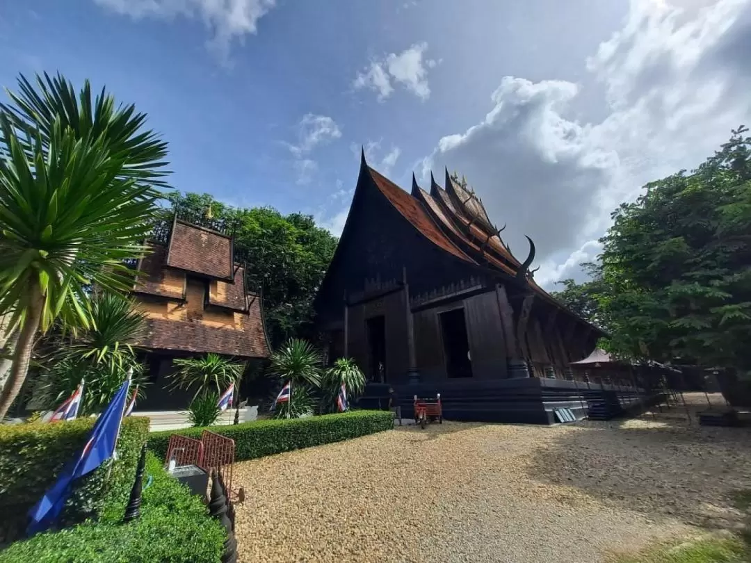 Chiang Rai White Black Blue Temple Full Day Tour from Chiang Mai