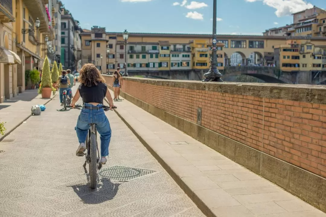 Guided tour of Florence by e-bike with gelato tasting