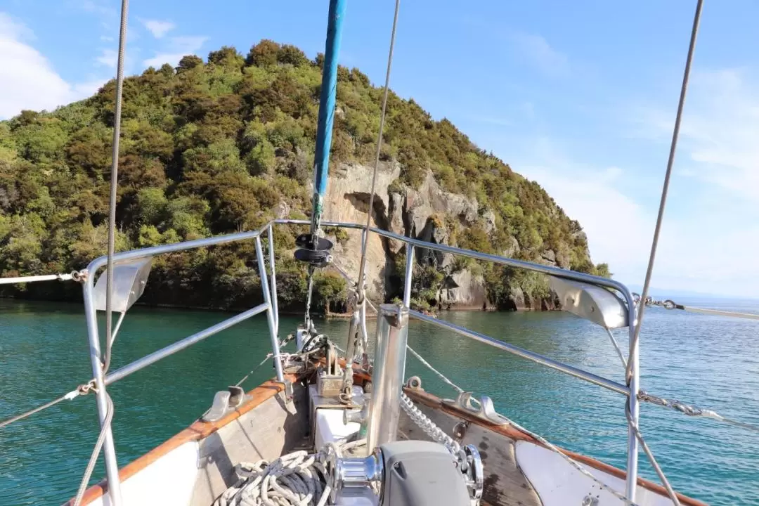 Kindred Spirit - Maori Rock Carvings Sailing Experience