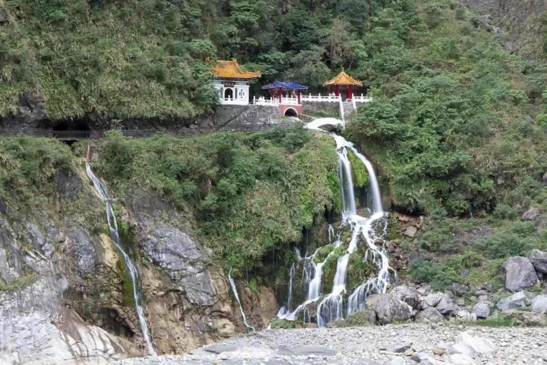 Taroko Gorge, Swallow Grotto, & Seven Star Lake Day Tour 