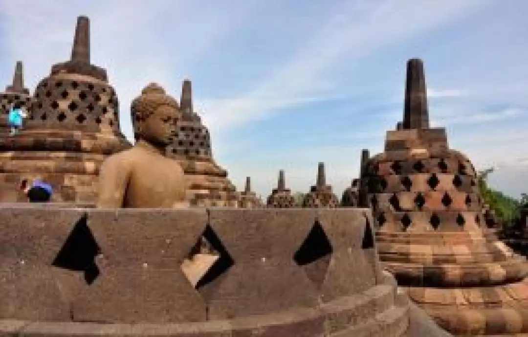 4D3N Yogyakarta Dieng Plateau & Borobudur Tour with Accommodation