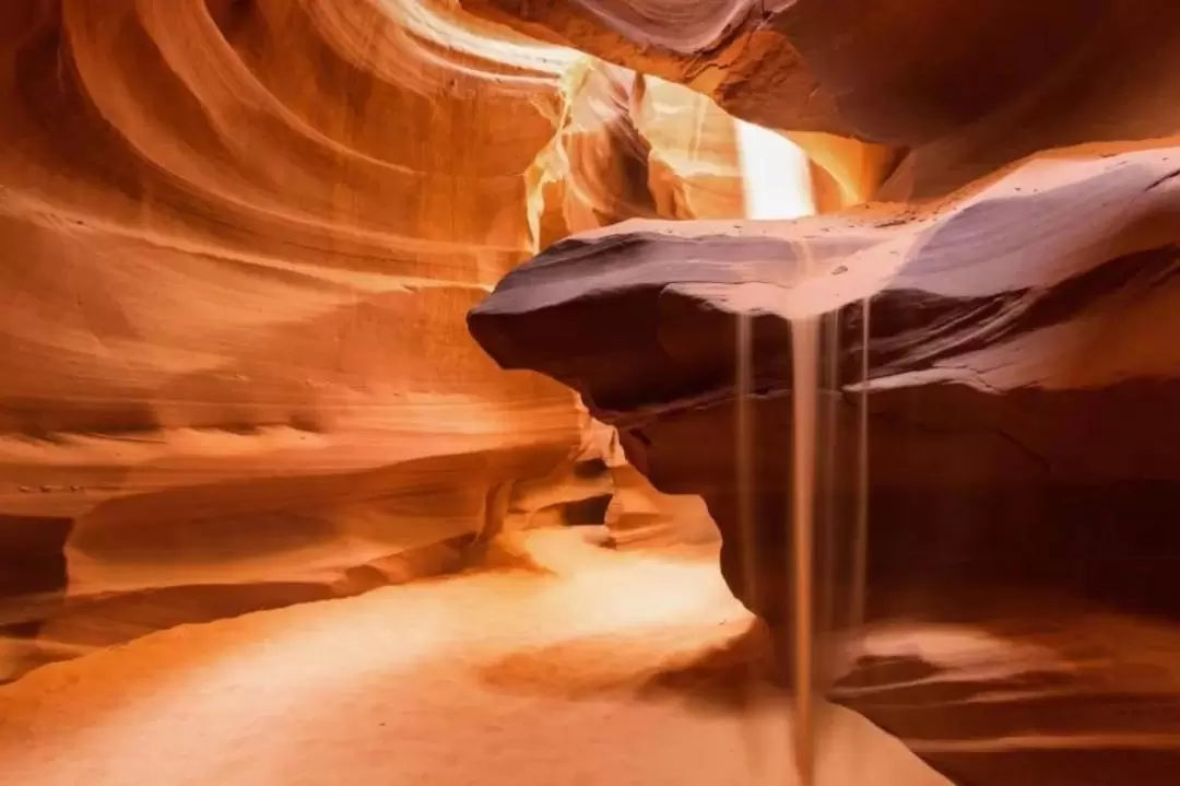 Lower Antelope Canyon, Horseshoe Bend, & Lake Powell with Lunch Day Tour