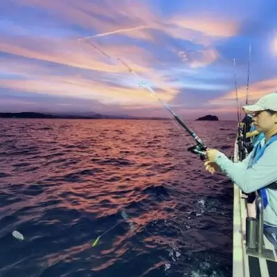 Keelung: Summer Night Yachting Novice Sea Fishing Experience & Fisherman's  Cuisine (Exclusive Free Waterproof Cooler Bag) - Klook United States